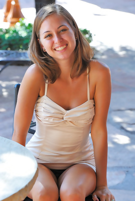 Petite amateur angel Riley Reid likes to play