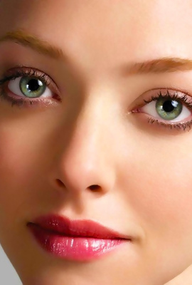 Paparazzi caught Amanda Seyfried pantyless