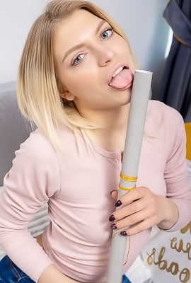 Leaya Goes Face Down Ass Up As She Masturbates