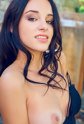 Sultana Expose The Puffy Folds Of Her Shaved Pussy